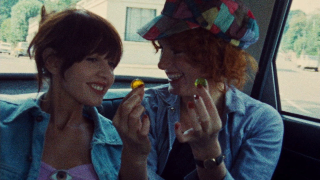 Céline and Julie Go Boating background 74
