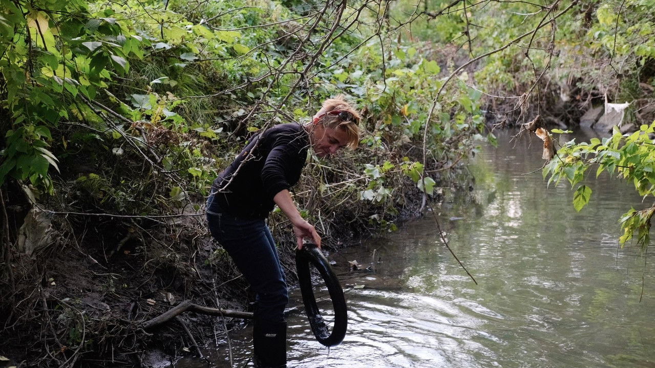 La goutte de trop backdrop
