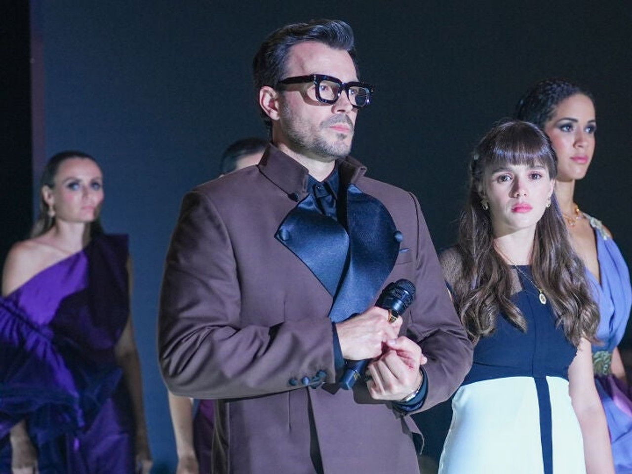 Velvet, El Nuevo Imperio — Épisode 74