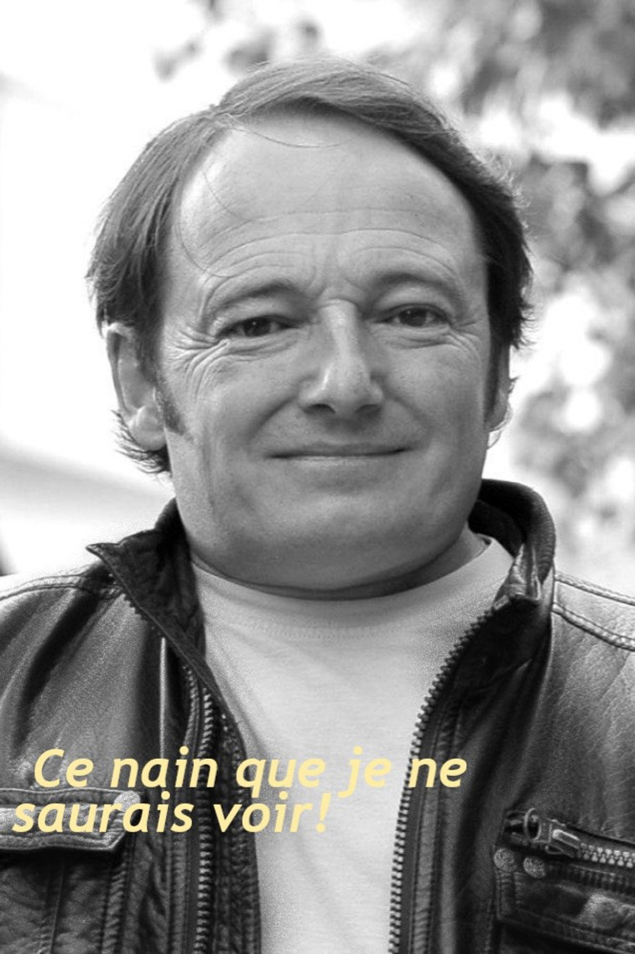 Ce nain que je ne saurais voir! Backdrop