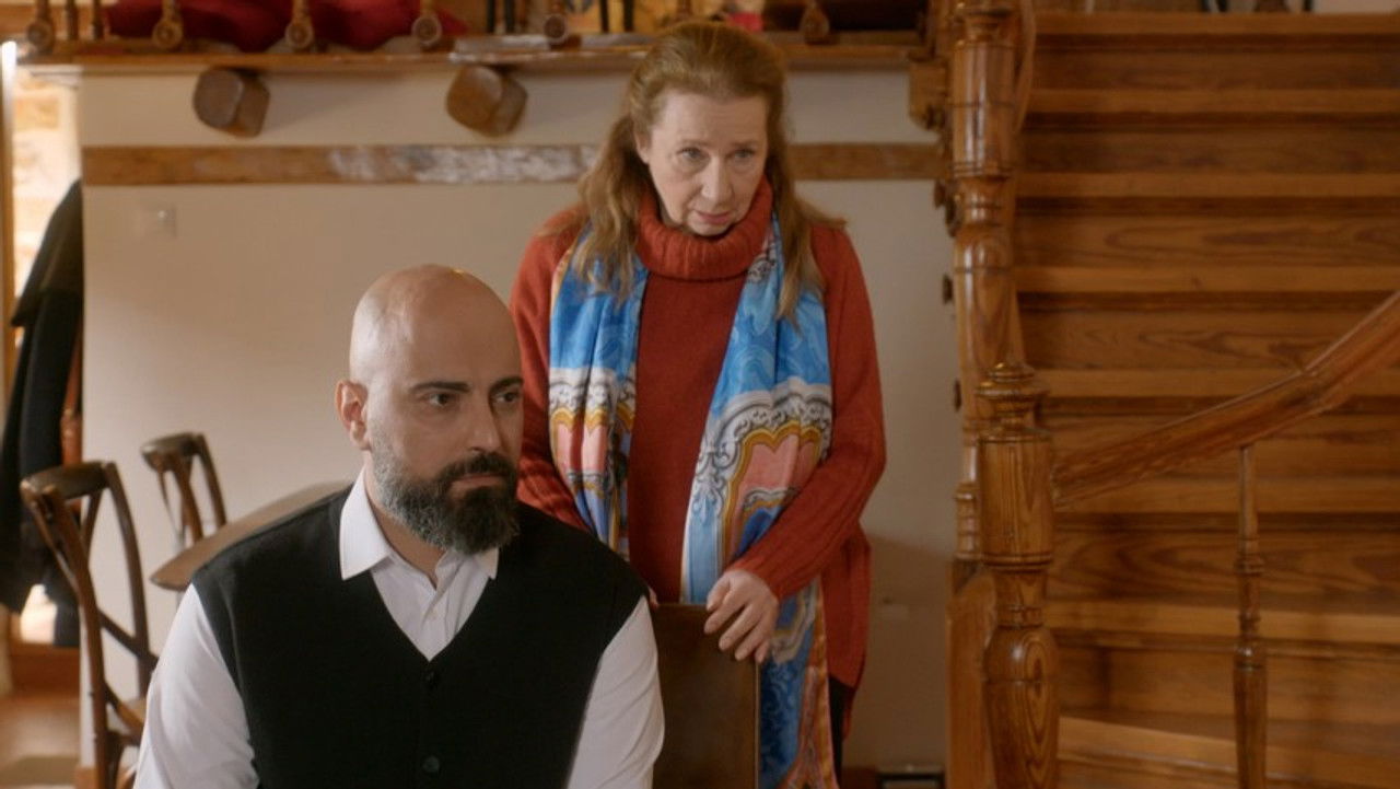 Σε Ξένα Χέρια — Épisode 131