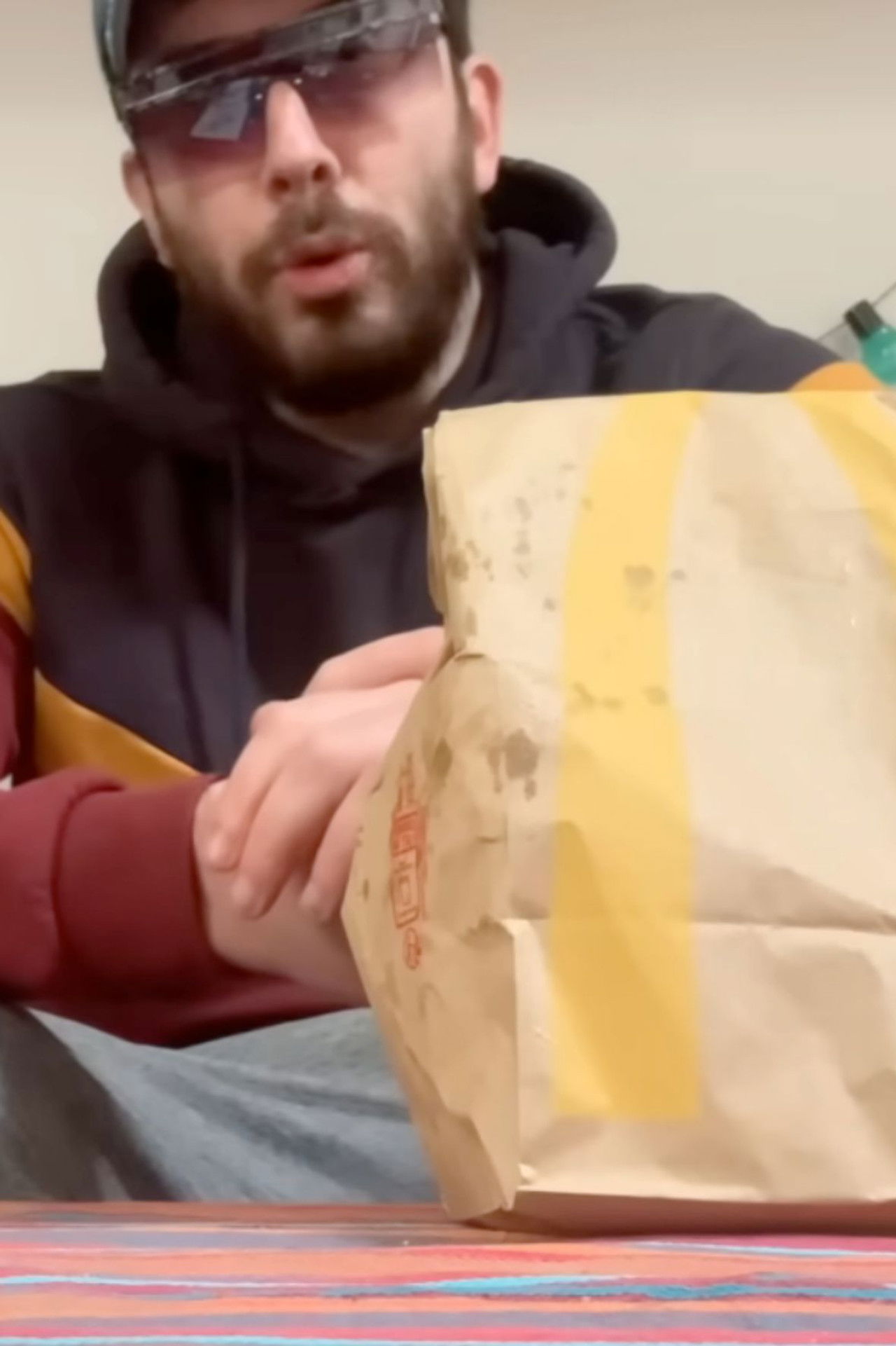 Il s'encule en pleine conscience un do mac chez lui en 10 minutes ! Backdrop