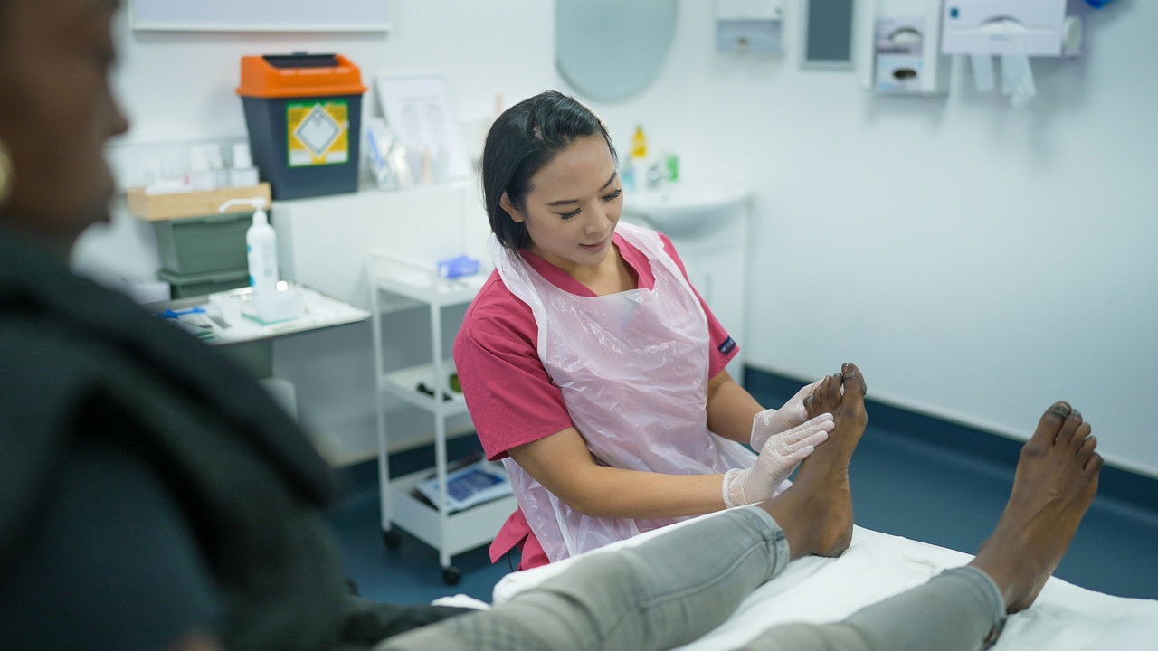 Image La Doctora Marion a sus pies (2024)