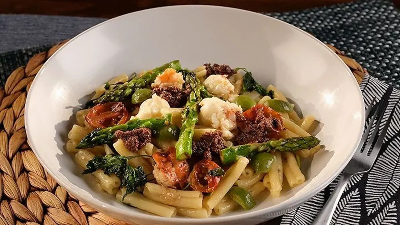 Guy's Grocery Games - Season 40 Episode 1 : Beat the Judges: Non-Stop Noodles