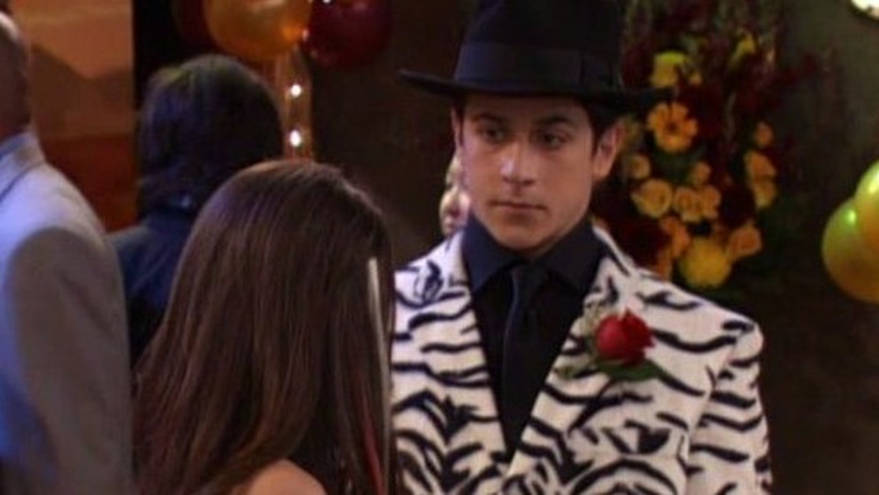 Wizards of Waverly Place - Season 1 Episode 11 : Potion Commotion