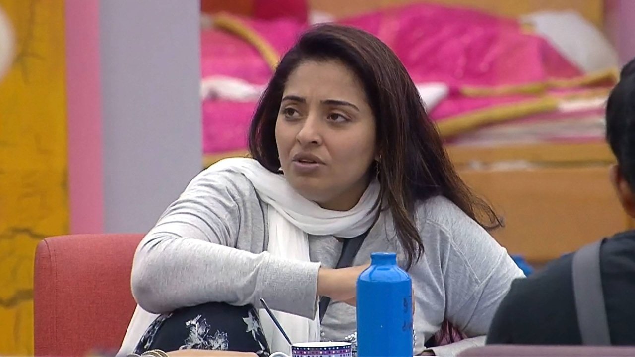 Bigg Boss - Season 2 Episode 54 : Day 53: Luxury Supplies in Trouble?