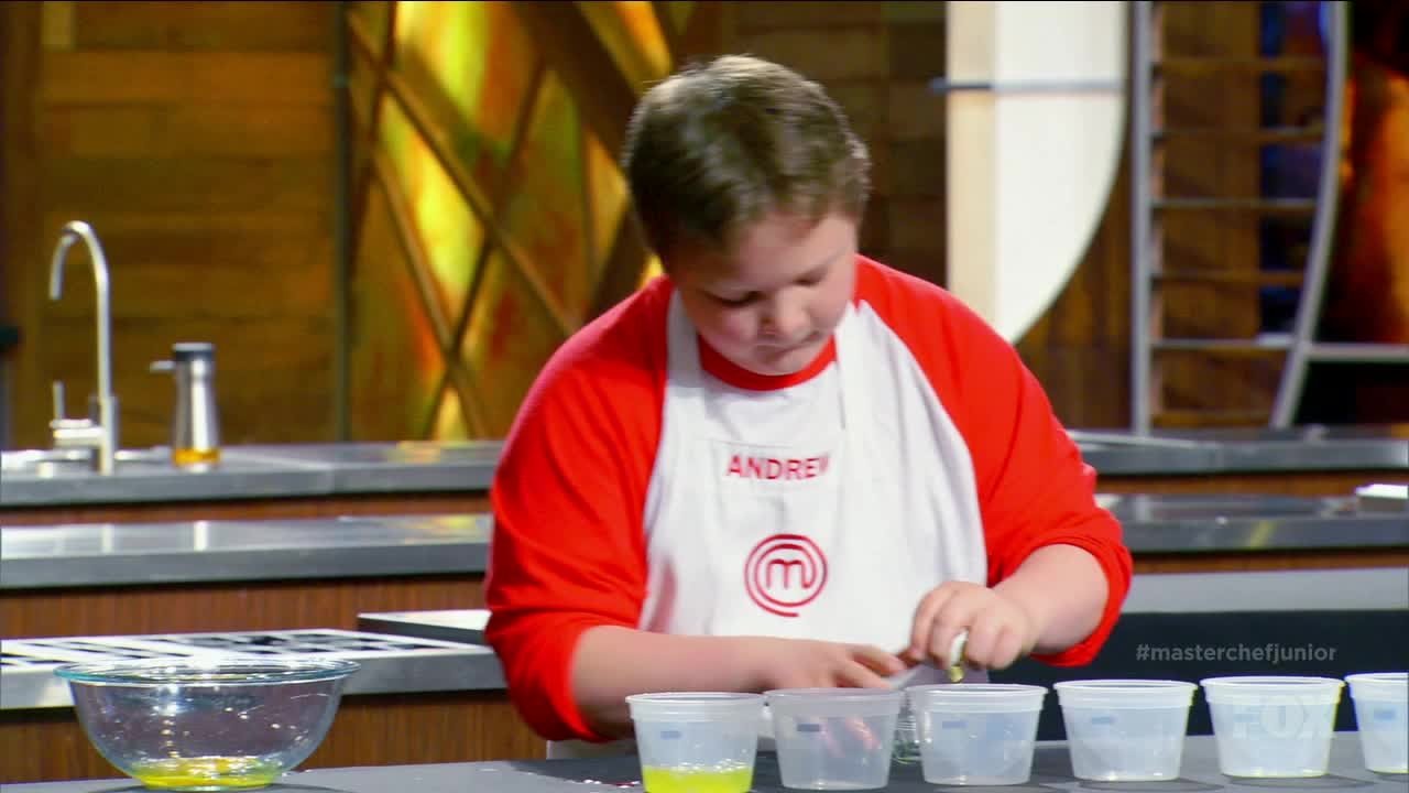 MasterChef Junior - Season 3 Episode 2 : Easy as Pie