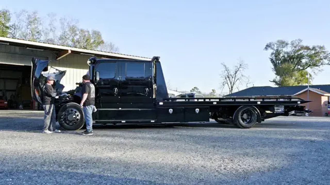 Texas Metal - Season 7 Episode 6 : Texas Sized International Truck