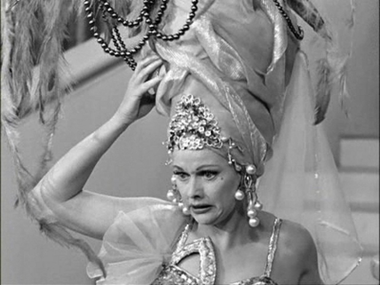 I Love Lucy - Season 4 Episode 18 : Lucy Gets in Pictures