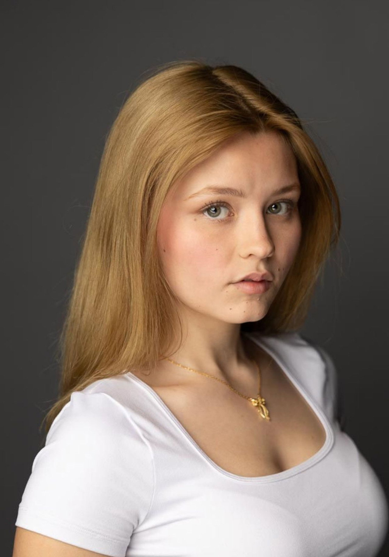 Portrait of Isabella Tena