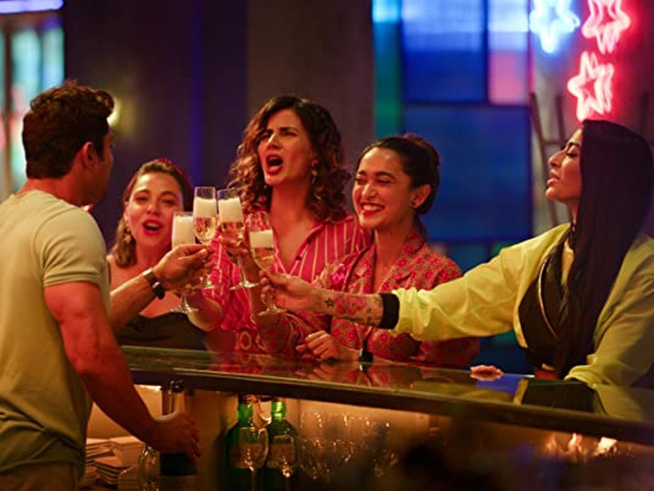 Image Cuatro tragos más por favor! | Four More Shots Please! (2019)