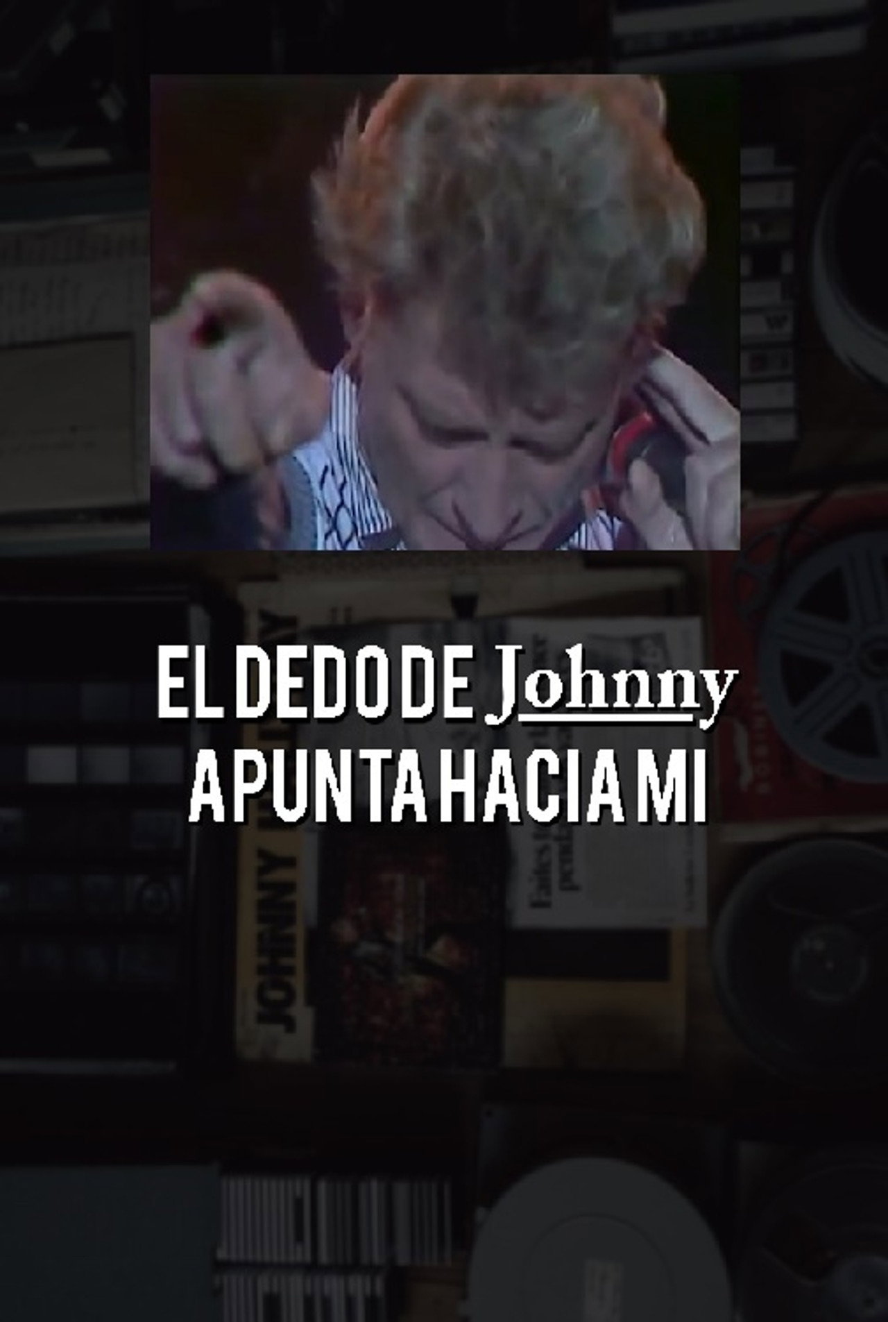 El dedo de Johnny apunta hacia mí