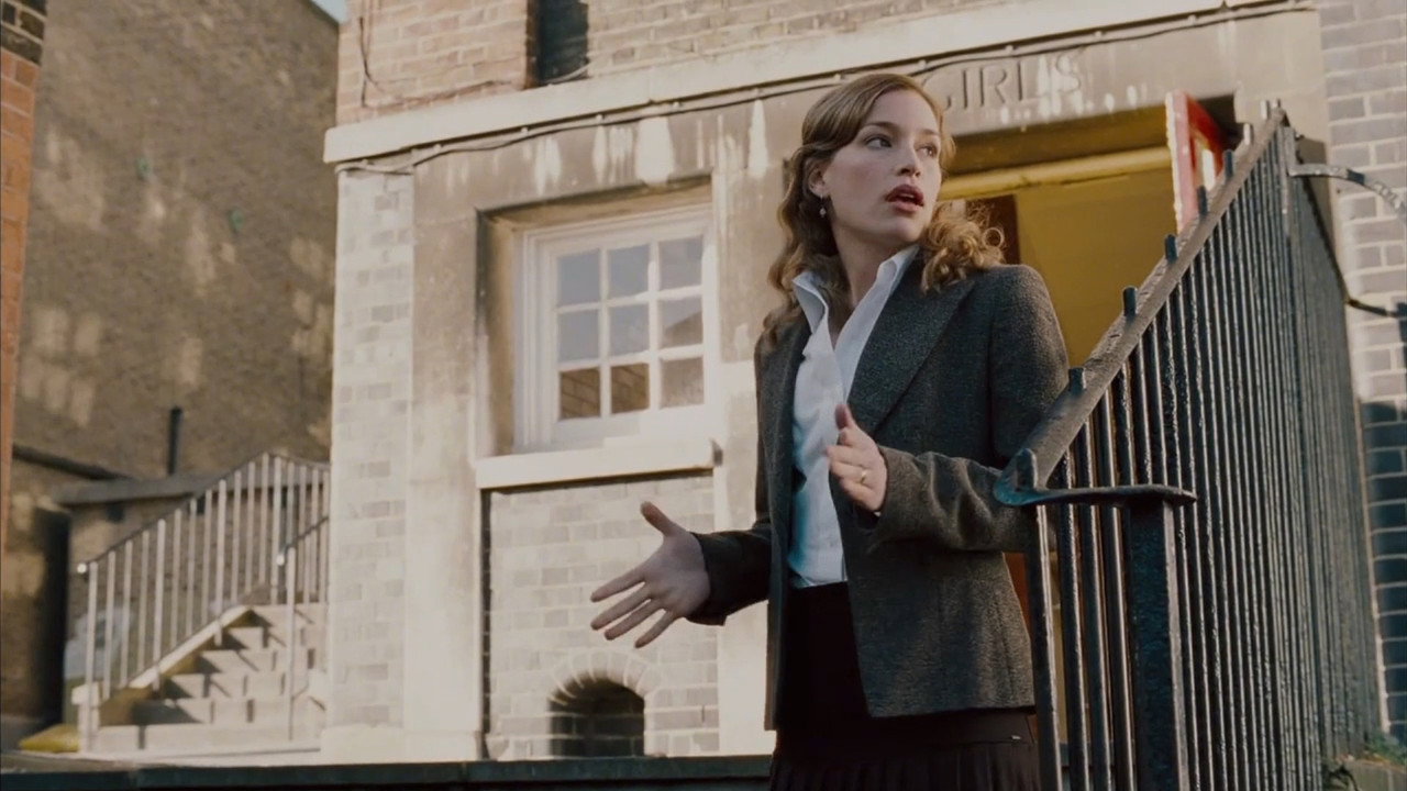 Imagine Me & You background 84