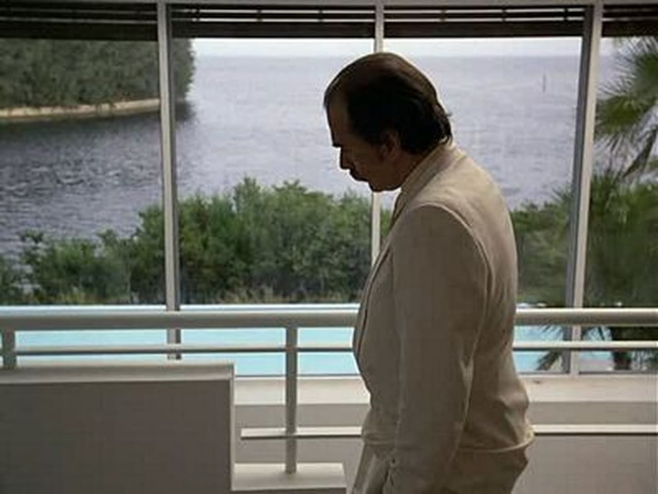 Miami Vice - Season 2 Episode 10 : Bought and Paid For