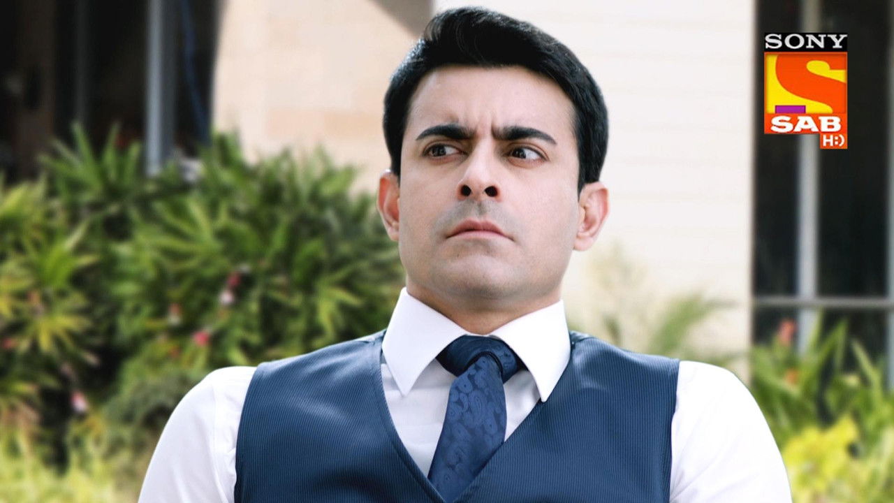 Abhijeet Tries Finding Gayatri