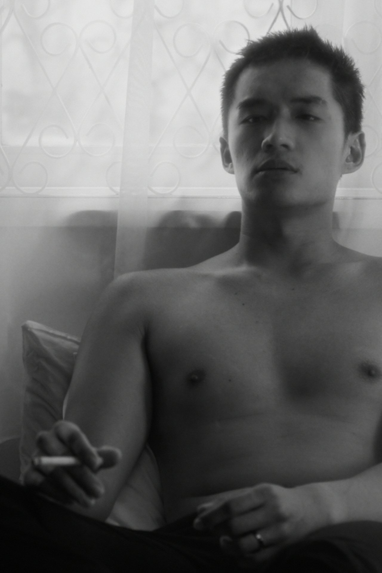 مشاهدة فيلم The Cigarette مترجم بدون اعلانات - بوستر