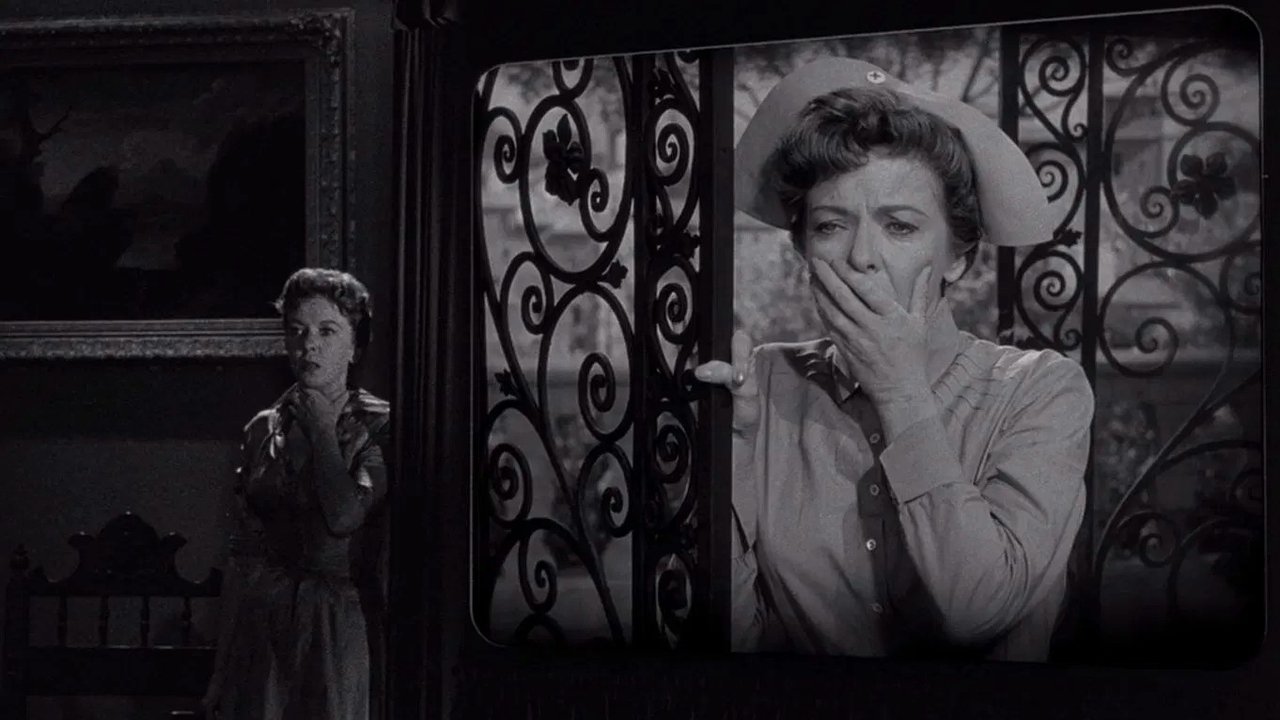 The Twilight Zone - Season 1 Episode 4 : The Sixteen-Millimeter Shrine