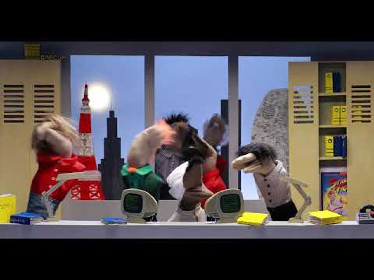 L'Histoire racontée par des chaussettes — Une vache avec des sandalettes - REMIX