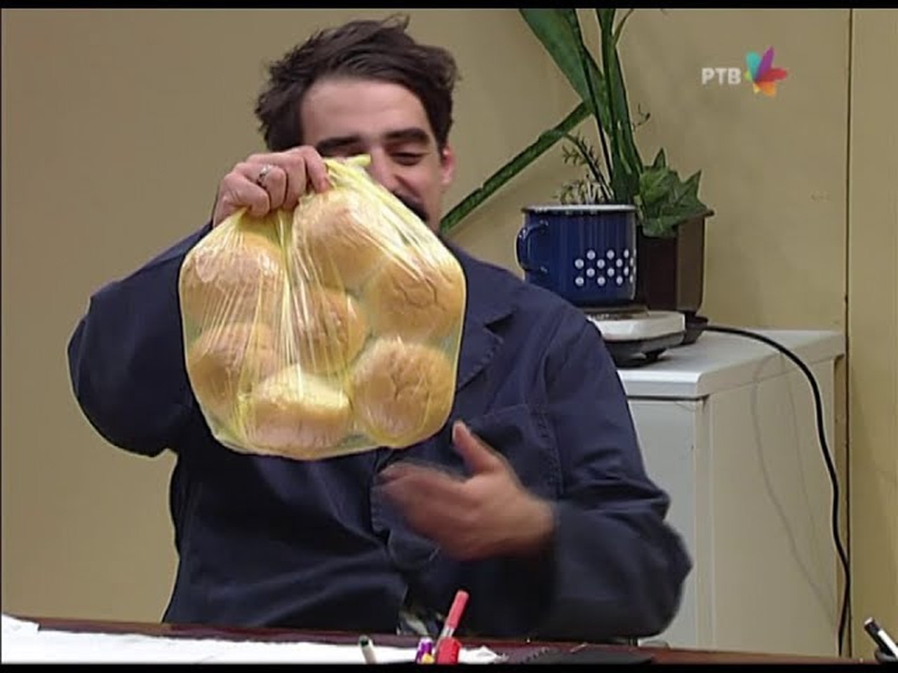 Government Job - Season 7 Episode 15 : 1097 Mašina