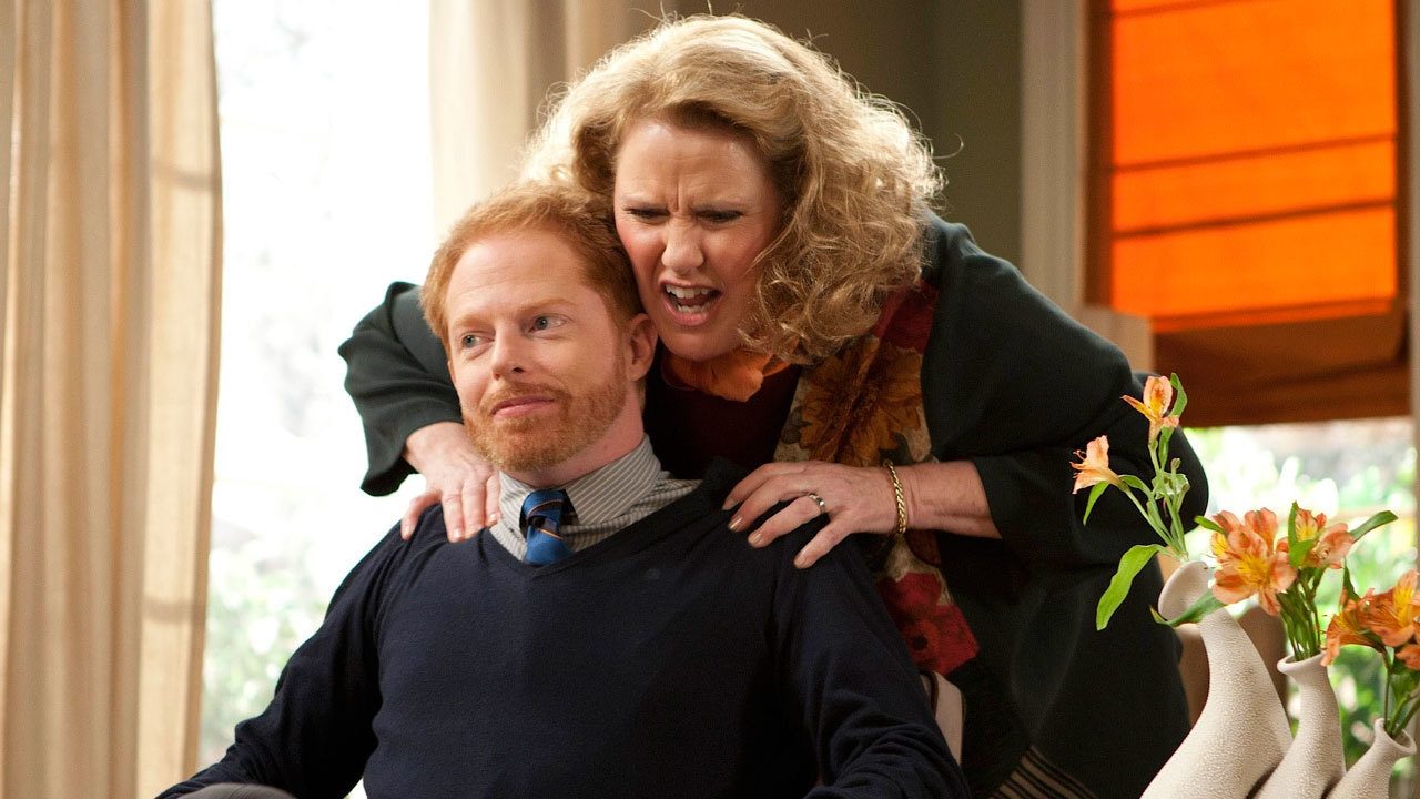 Modern Family - Season 2 Episode 9 : Mother Tucker