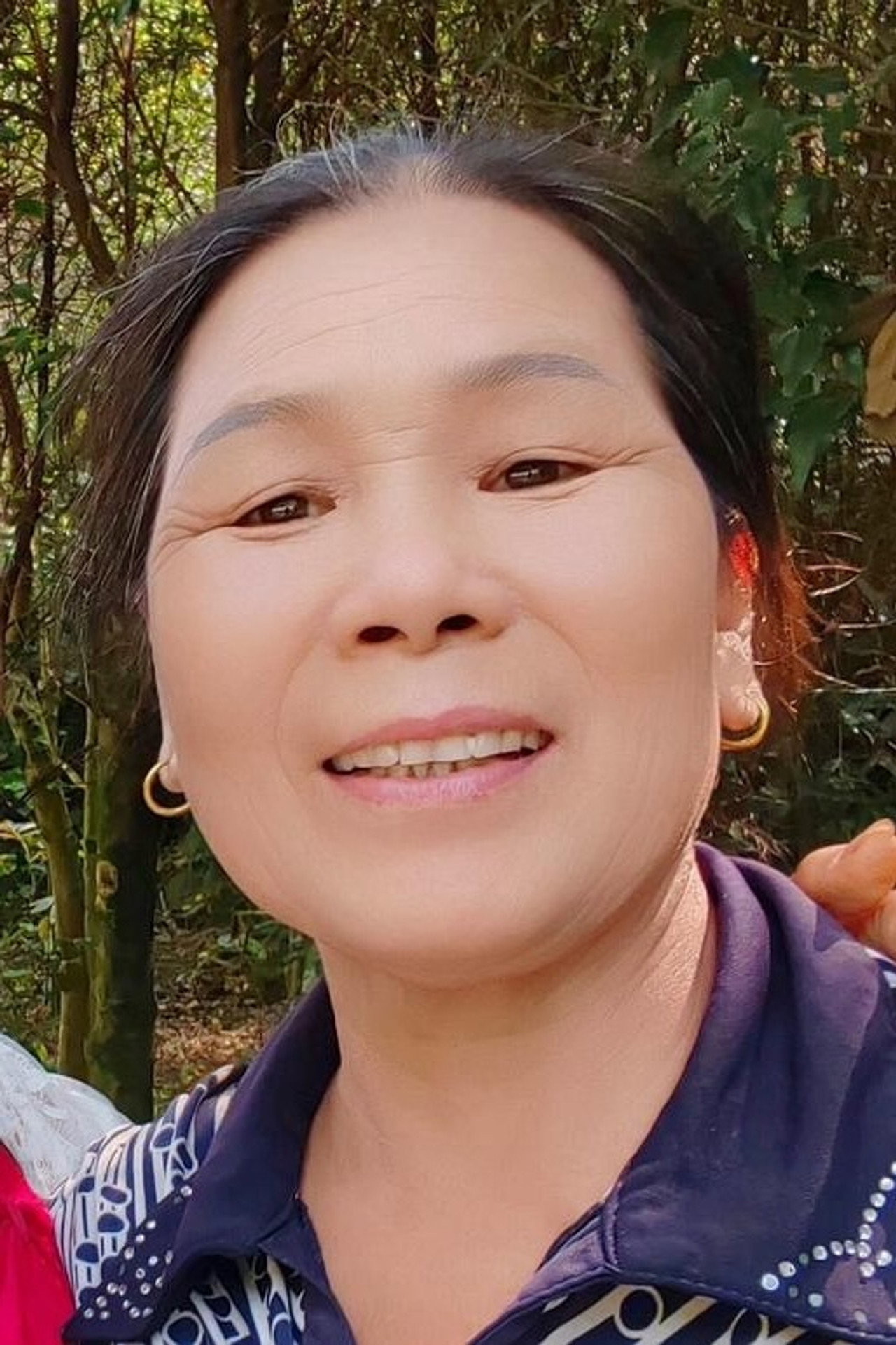 黄东英