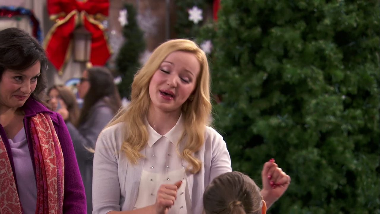 Liv and Maddie - Season 1 Episode 10 : Fa-la-la-A-Rooney