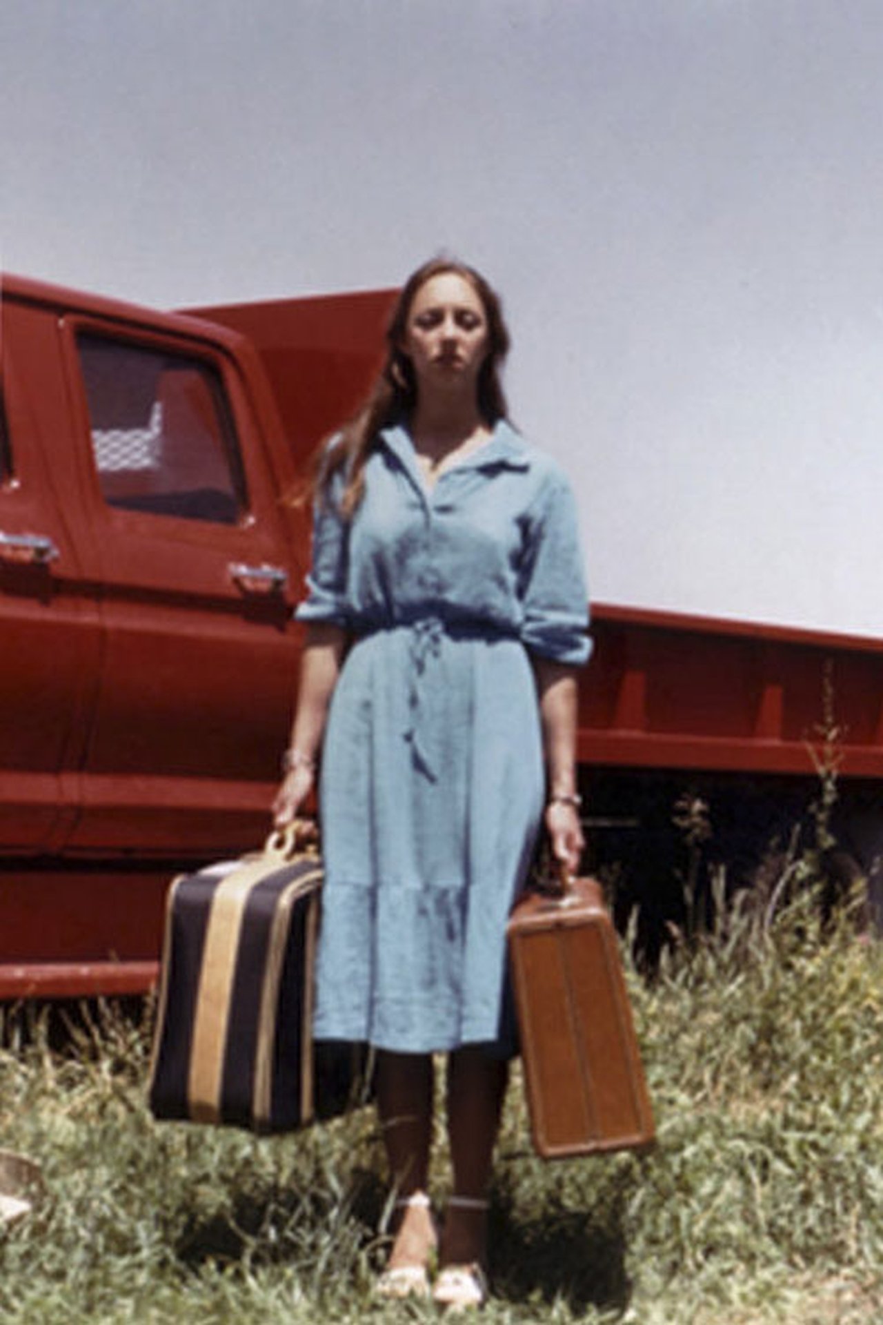 مشاهدة فيلم Empty Suitcases مترجم بدون اعلانات - بوستر