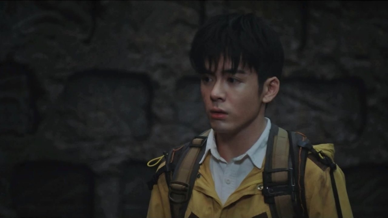 Wu Xie Examines the Iron Disk