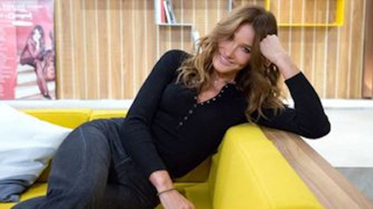 En aparté — Carla Bruni
