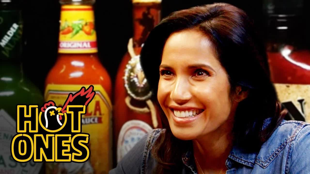 Hot Ones - Season 3 Episode 1 : Padma Lakshmi Gracefully Destroys Spicy Wings