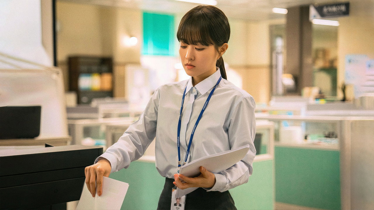 MỘT SEOUL CHƯA BIẾT ĐẾN: KHI NHỮNG TẤM GƯƠNG SOI CHIẾU SỰ TÀN KHỐC CỦA CÁI ĐẸP VÀ BẢN NGÃ cinematic still