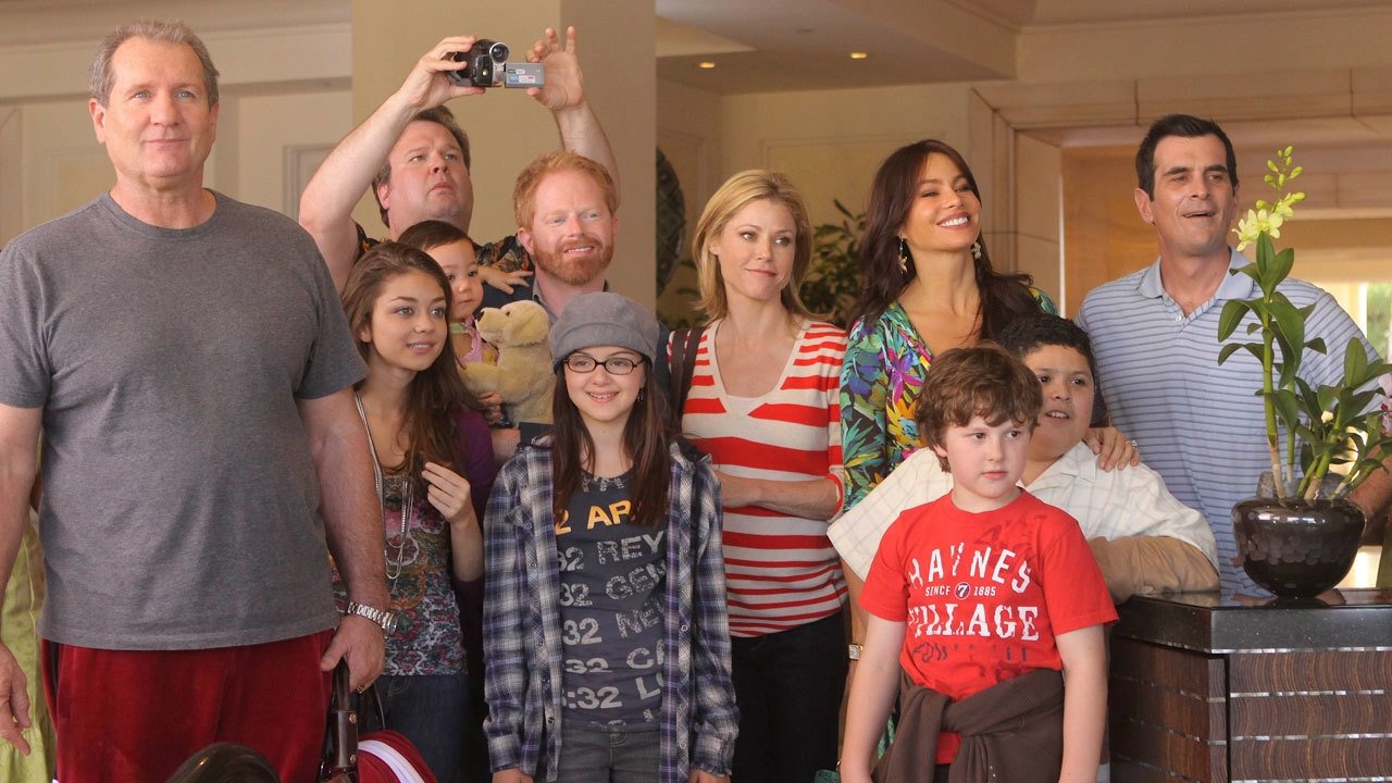 Modern Family - Season 1 Episode 23 : Hawaii