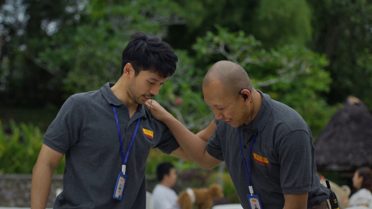 AIU-EO: Macam Betool Aja backdrop