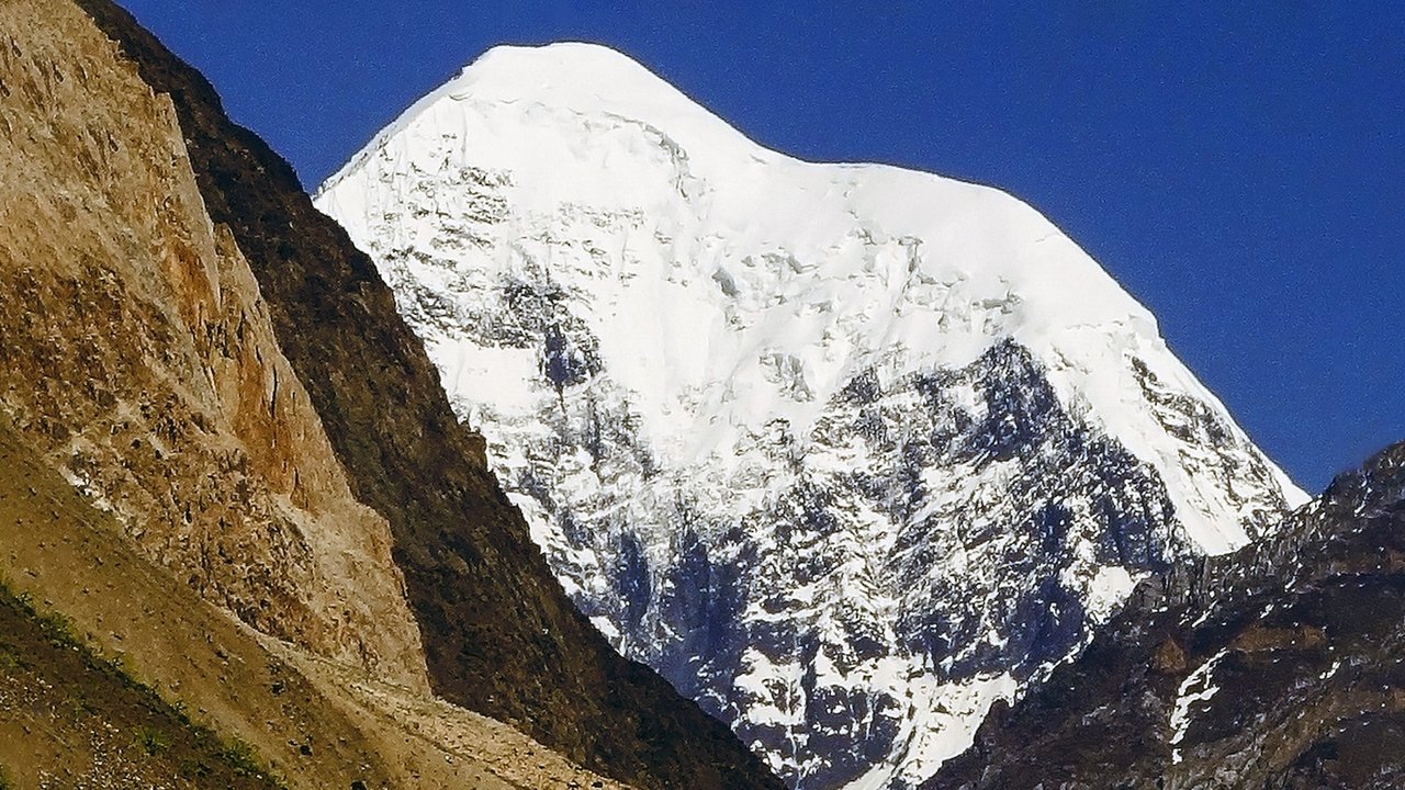 Shakhaur 7116m, Face Nord backdrop