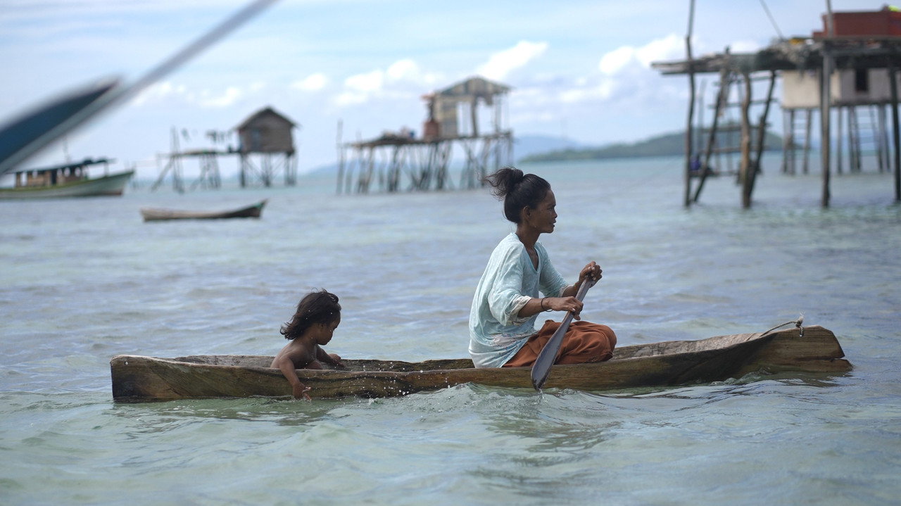 Bajau Laut - The Sea is Our Home still 5