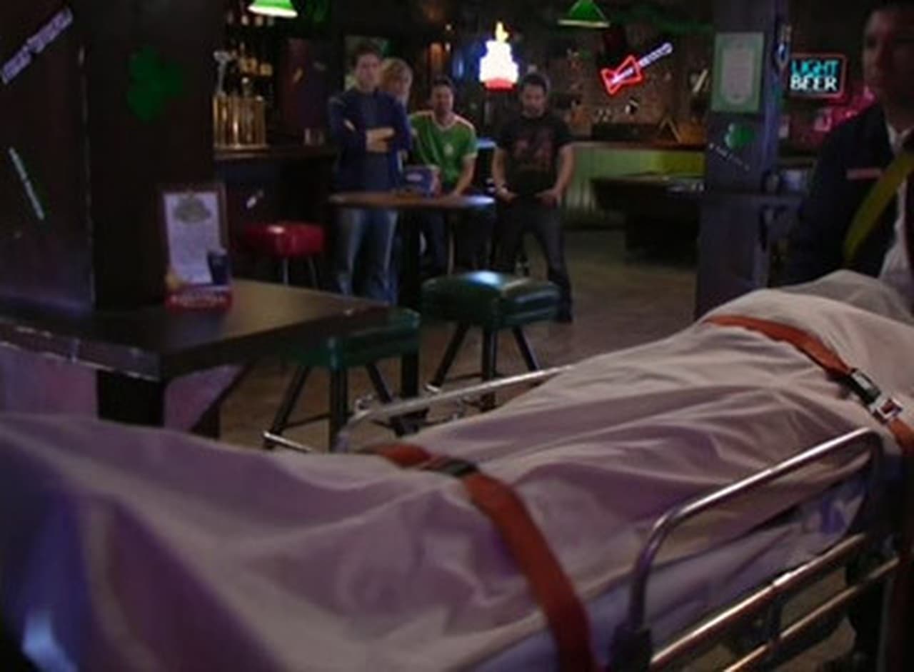 It's Always Sunny in Philadelphia - Season 1 Episode 6 : The Gang Finds a Dead Guy