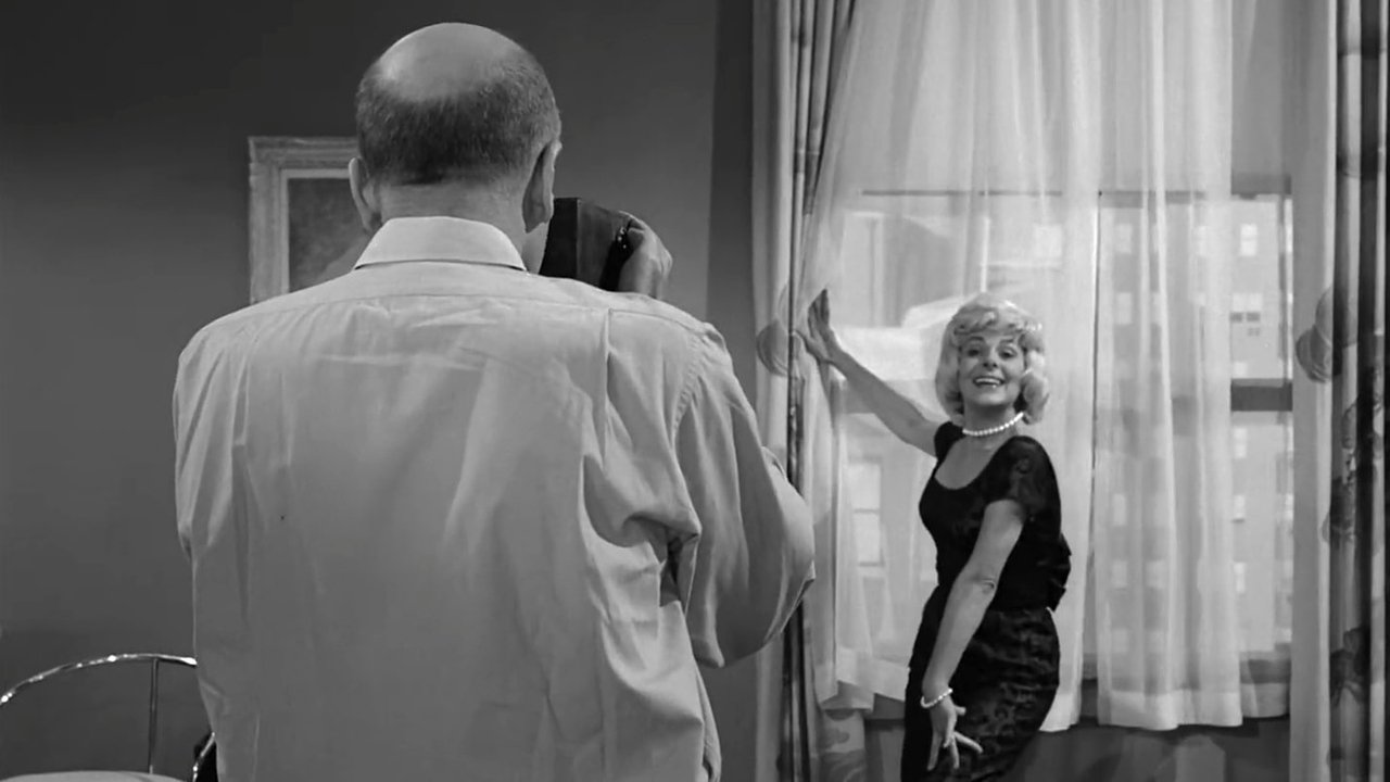 The Twilight Zone - Season 2 Episode 10 : A Most Unusual Camera