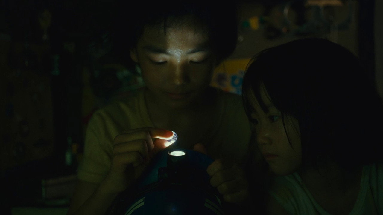 Shoplifters background 54