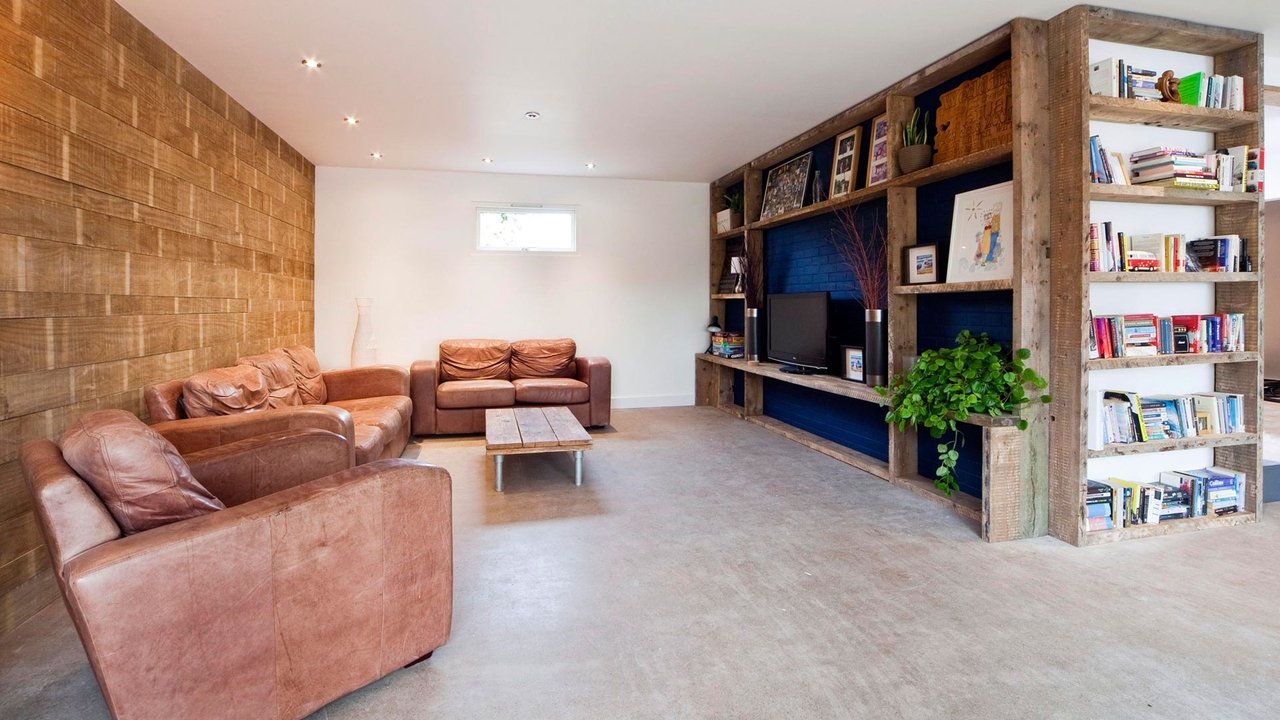 Grand Designs - Season 17 Episode 8 : The Wirral: Floating Timber House