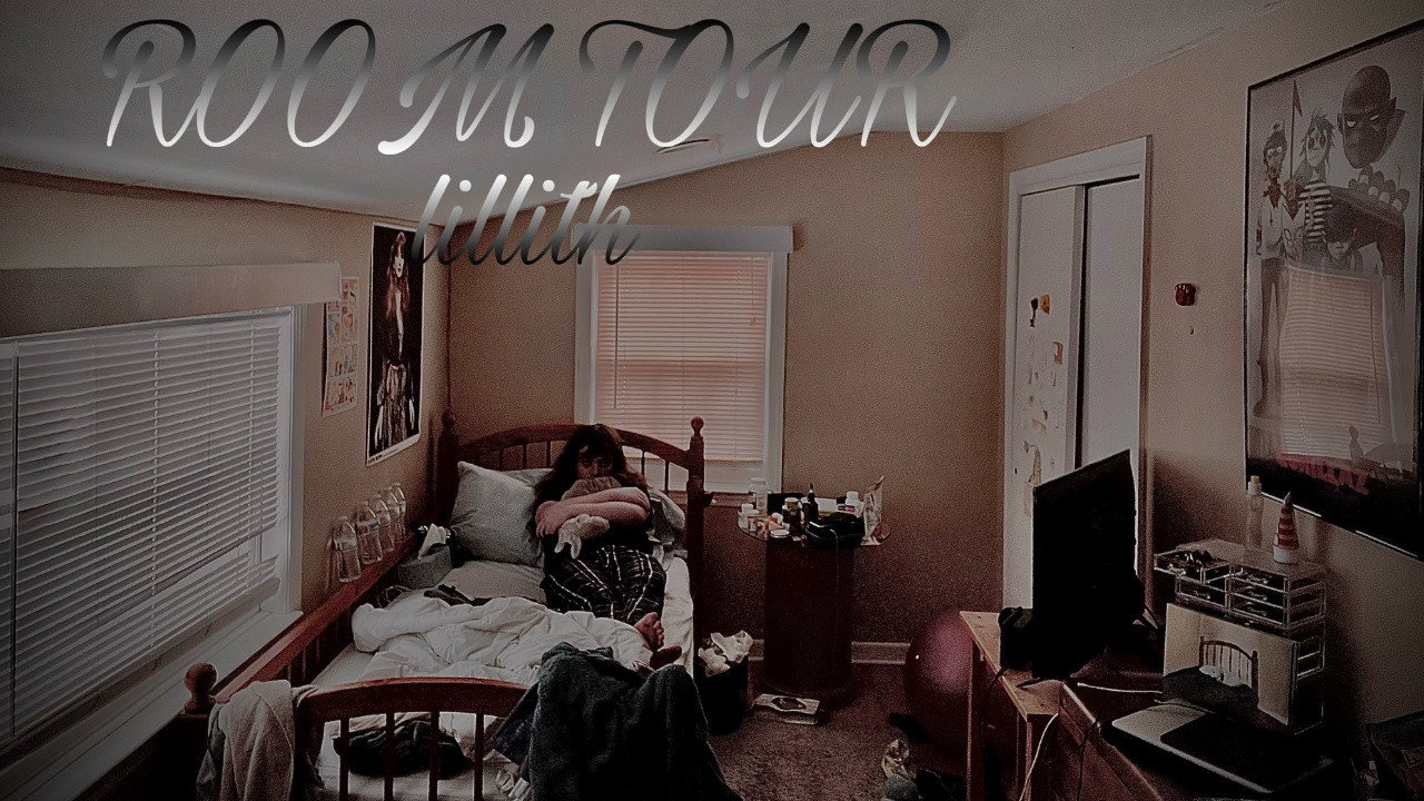 ROOM TOUR