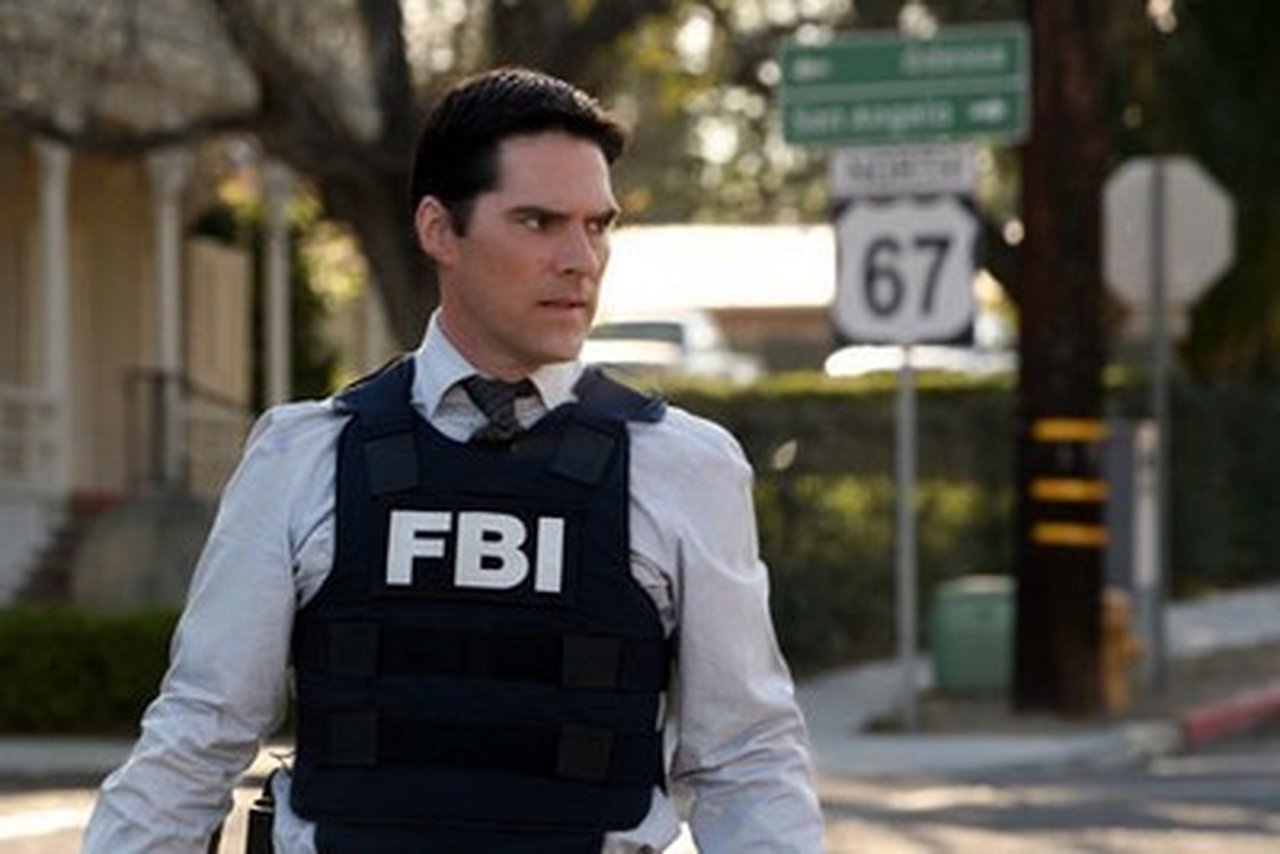 Criminal Minds - Season 3 Episode 17 : In Heat