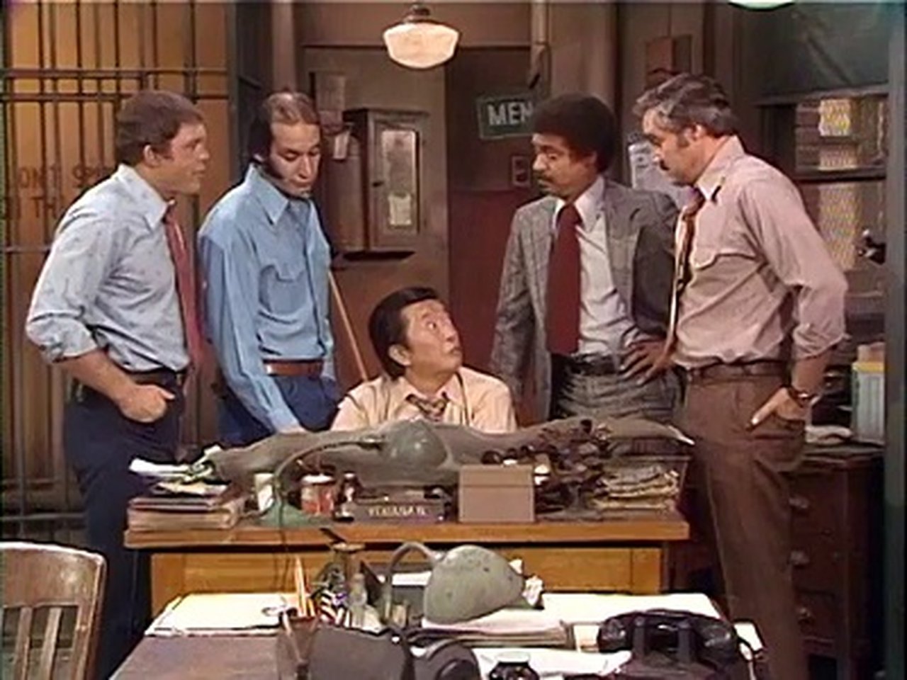 Barney Miller - Season 2 Episode 16 : Sniper