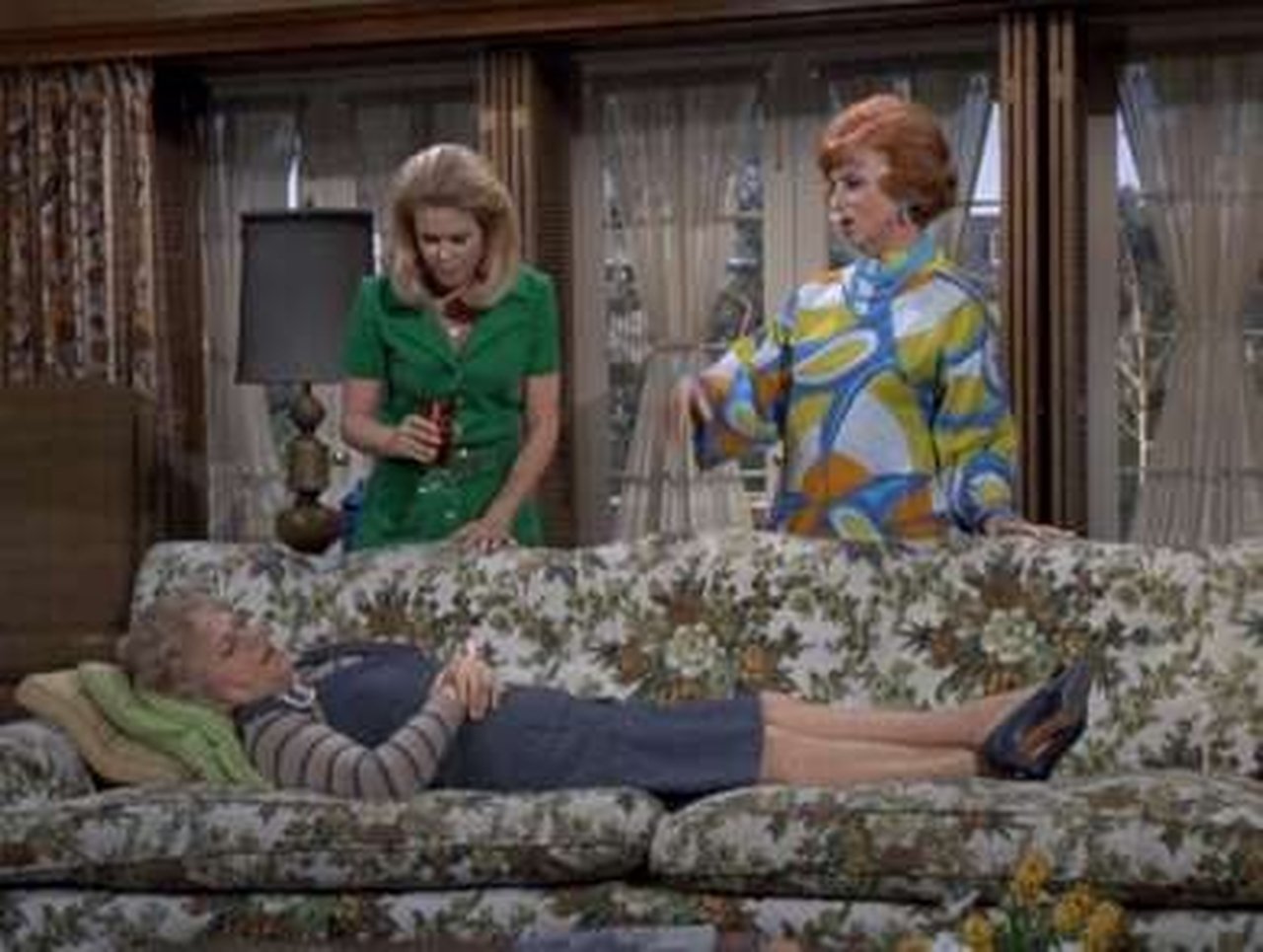 Bewitched - Season 6 Episode 18 : Samantha's Secret is Discovered