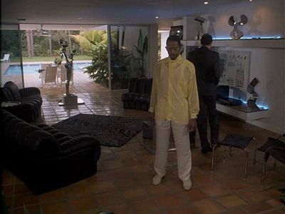 Miami Vice - Season 4 Episode 22 : Mirror Image (2)