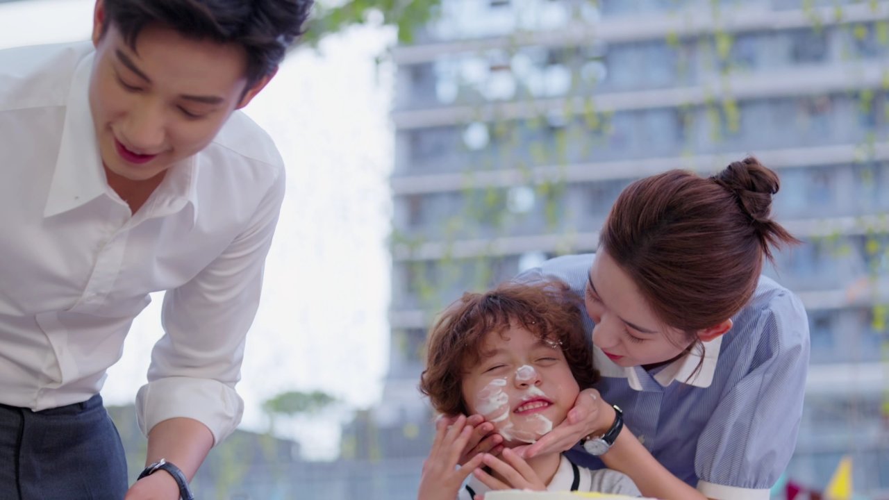 The Love You Give Me - Season 1 Episode 11 : Episode 11