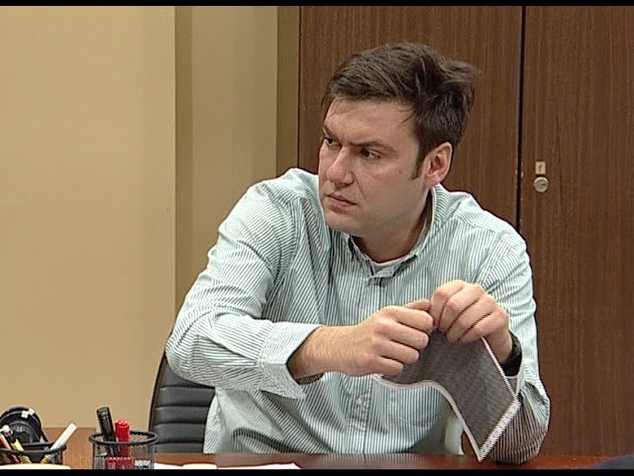 Government Job - Season 3 Episode 42 : 443 Deset posto