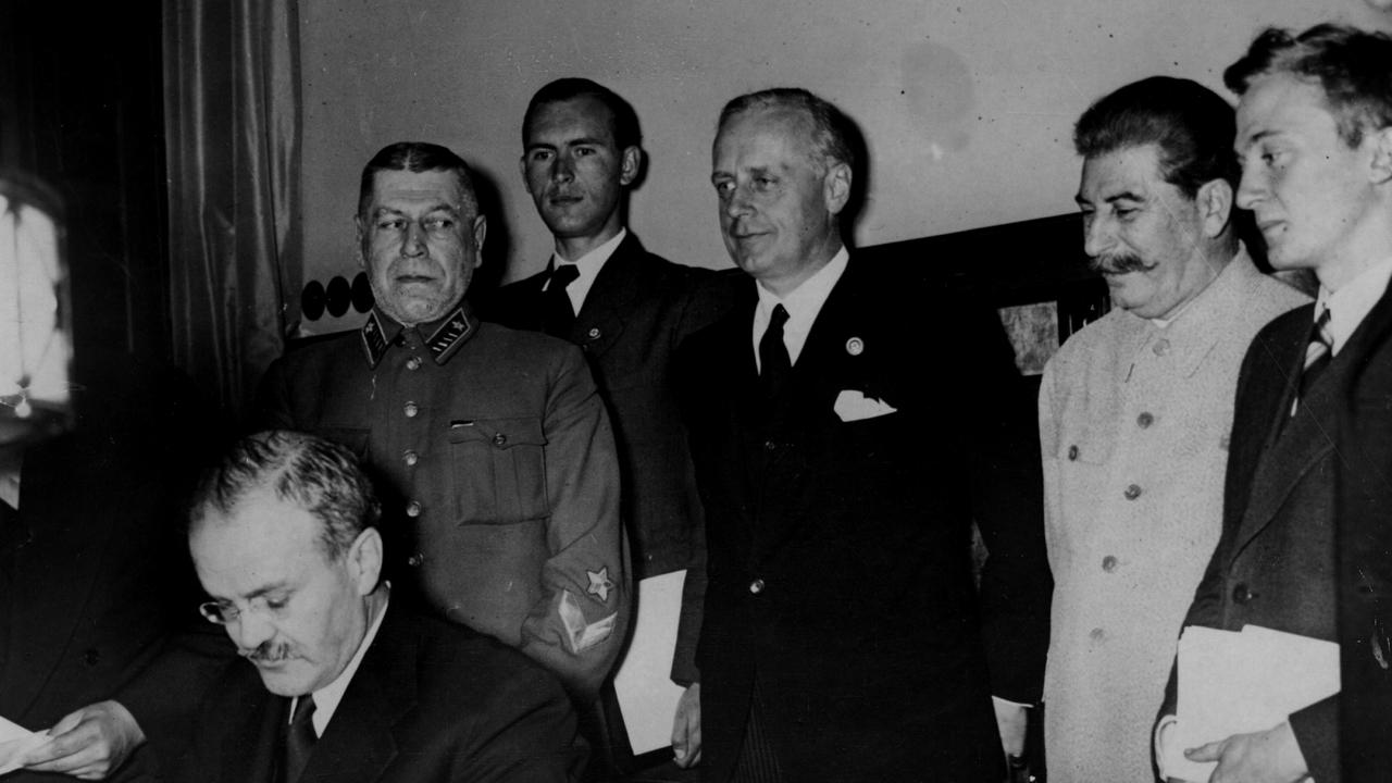 Scen från The Hitler–Stalin Pact