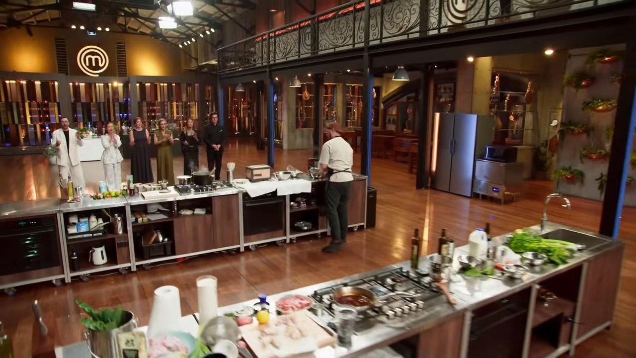 MasterChef Australia - Season 17 Episode 52 : Elimination Challenge: 2 Rounds with Julie Goodwin & Nat Thaipun