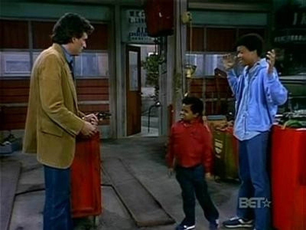 Diff'rent Strokes - Season 4 Episode 22 : Lifesavers