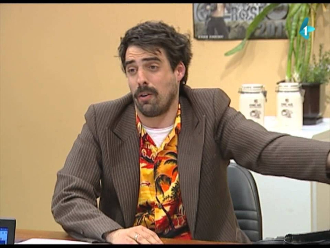 Government Job - Season 2 Episode 187 : 384 Angry Birds